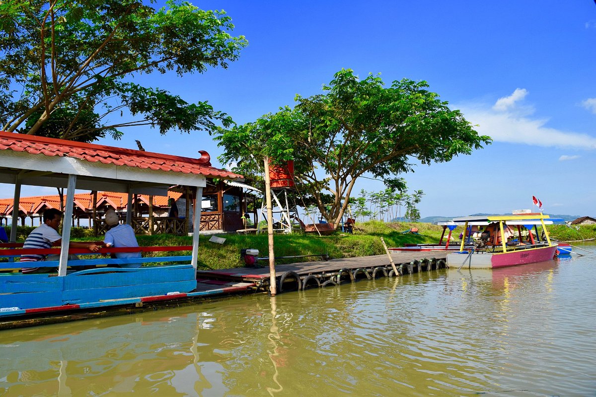 Sewa Perahu Wisata